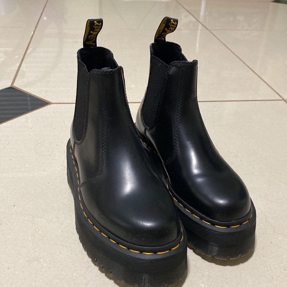 Dr. Marten 2976 polished smooth platform Chelsea boot